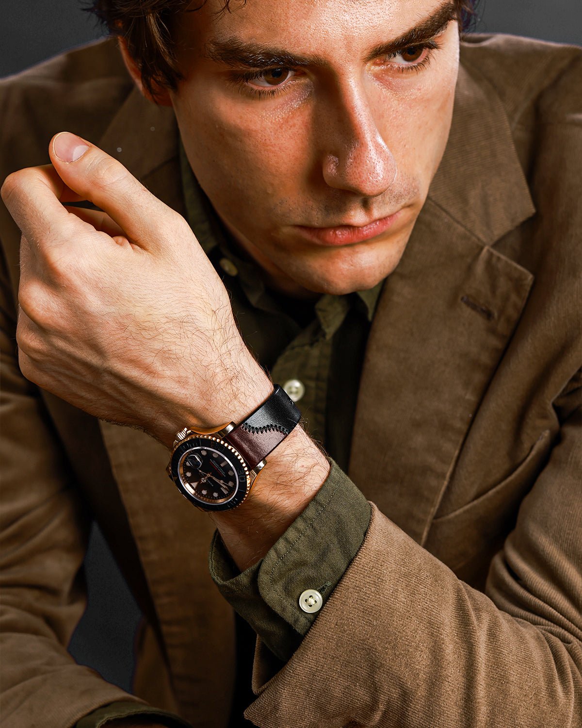 Black-B-Polished-Contrast-Leather-Strap-2