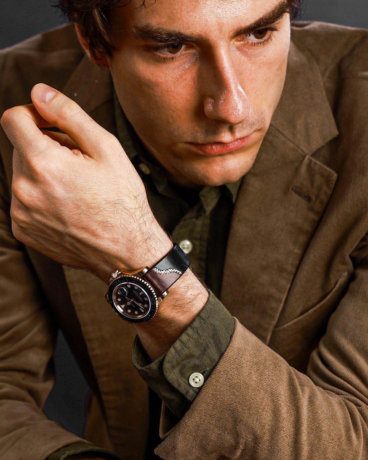 Black-W-Polished-Contrast-Leather-Strap-2