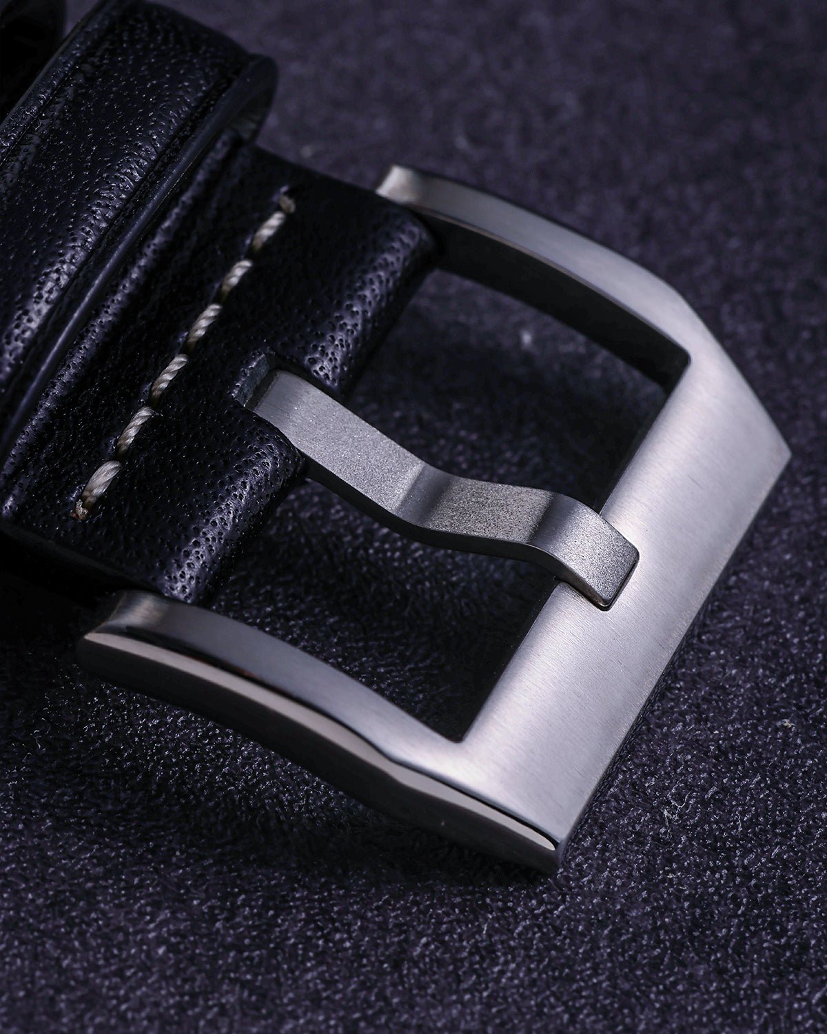 Polished-Contrast-Leather-Strap-Silver-Buckle-5